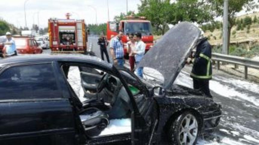 Seyir Halindeki Otomobil Alev Aldı