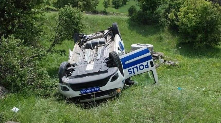 K&uuml;tahya&rsquo;da Polis Aracı Devrildi: 2 Yaralı