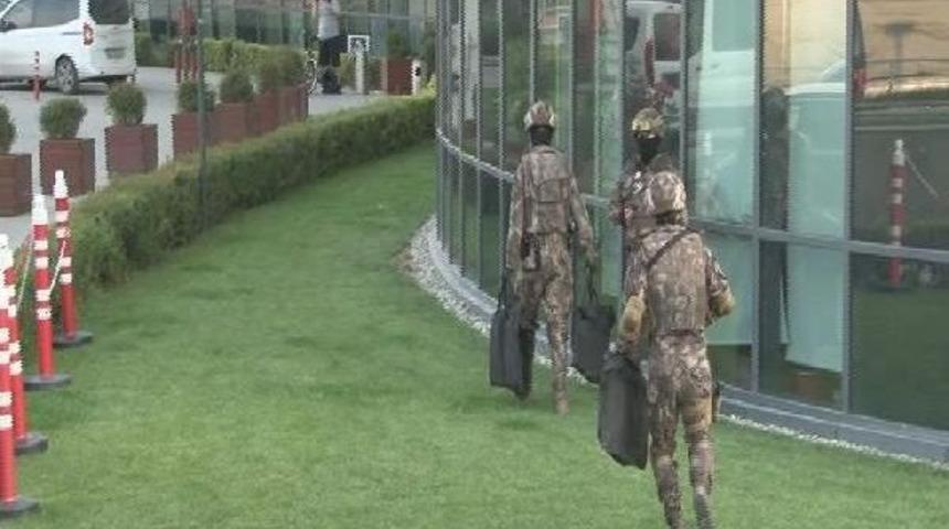 Ataşehir'deki Rezidansın &Ccedil;evresinde &Ouml;zel Harekat Polisleri &Ouml;nlem Aldı