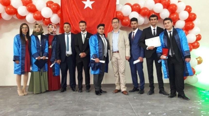 Şaphane Myo&rsquo;da Mezuniyet Sevinci