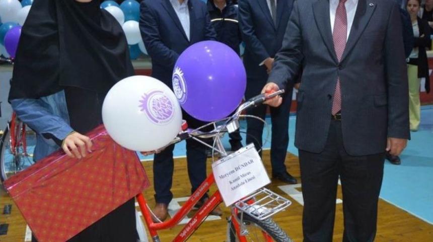 Kitap Okuma Yarışmasında &Ouml;d&uuml;ller Sahiplerini Buldu