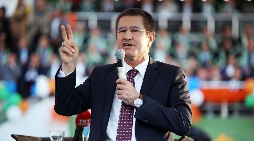 Başbakan Yardımcısı Canikli, Giresun &Uuml;niversitesi&rsquo;nde Mezuniyet T&ouml;renine Katıldı