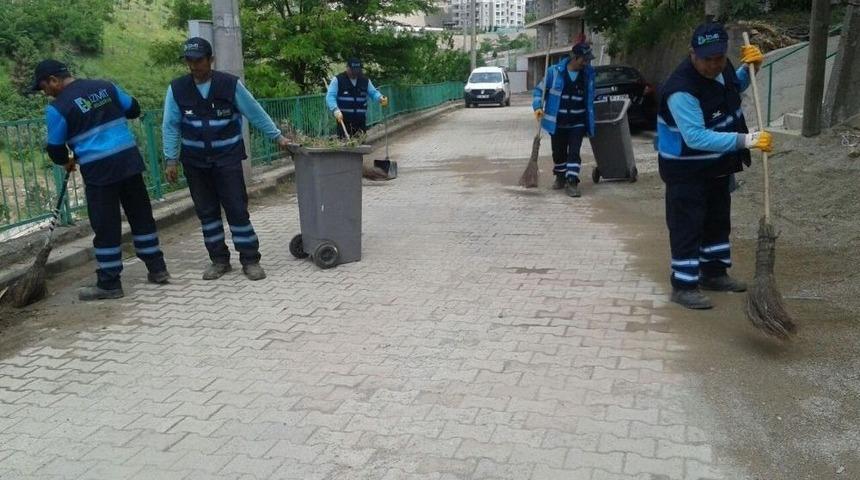 İzmit&rsquo;te Temizlik &Ccedil;alışmaları S&uuml;r&uuml;yor