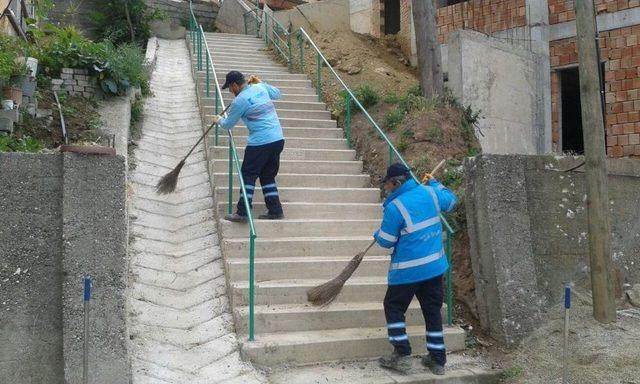 İzmit’te Temizlik Çalışmaları Sürüyor