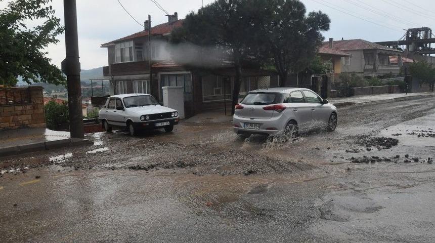 Ayvacık&rsquo;ta Şiddetli Yağış S&uuml;r&uuml;c&uuml;lere Zor Anlar Yaşattı