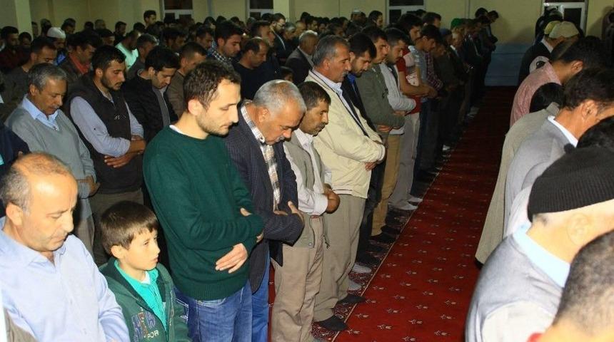 Hakkari&rsquo;de İlk Teravih Namazı Kılındı