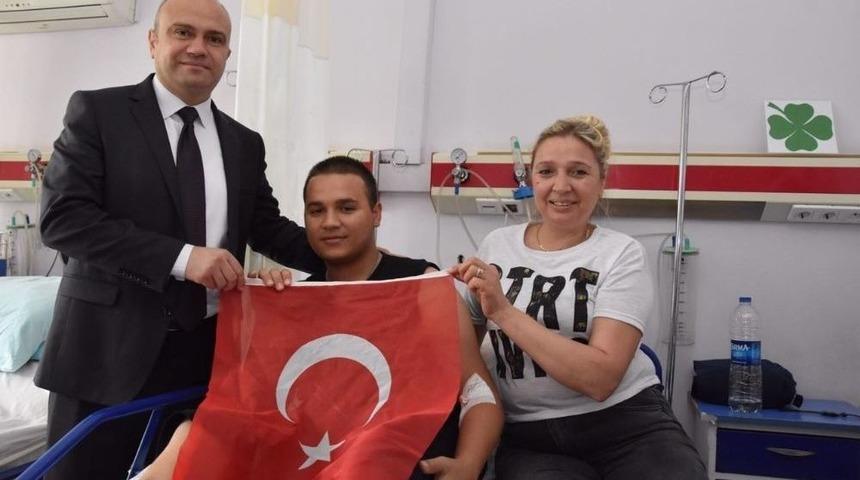 Ak Parti&rsquo;li Mersinli Hastanedeki Askerleri Ziyaret Etti