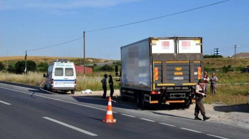 Yolun Karşısına Ge&ccedil;erken Kamyonun &Ccedil;arptığı Kadın &Ouml;ld&uuml;