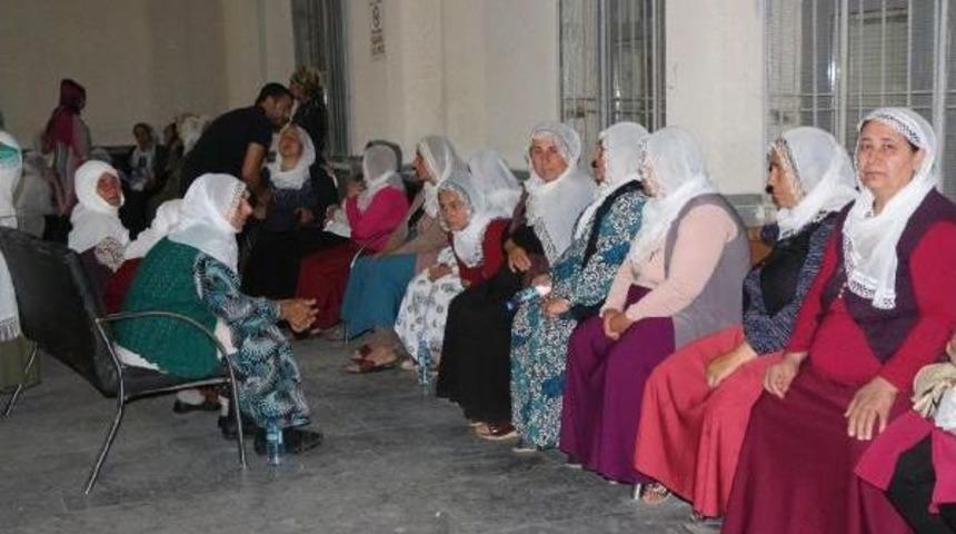 Batman'da Karakola Malzeme Taşıyan Sivil Araca Pkk Bombası: 1 &Ouml;l&uuml;, 1 Yaralı (2)