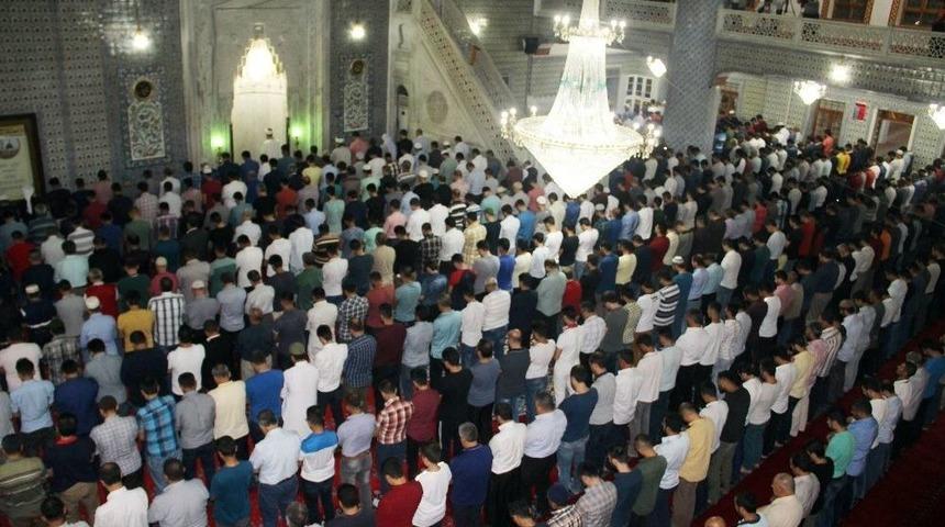 Şanlıurfa&rsquo;da İlk Teravih Kılındı