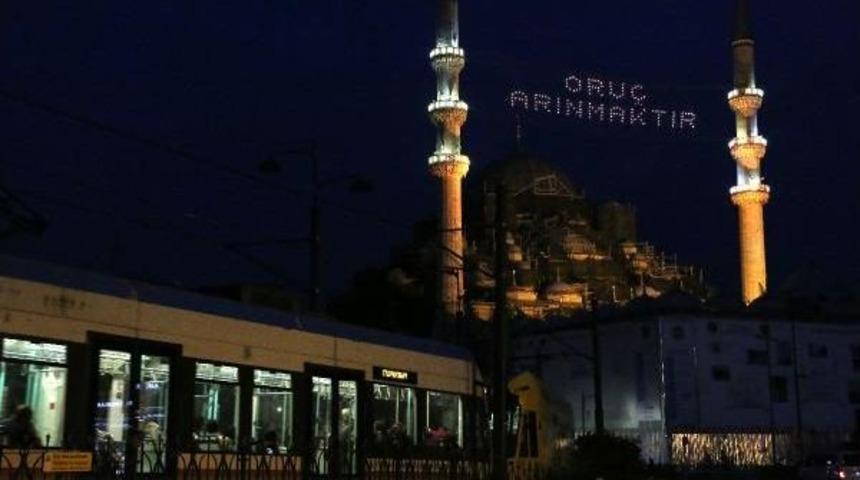 Mahyalar İstanbul'u Aydınlattı