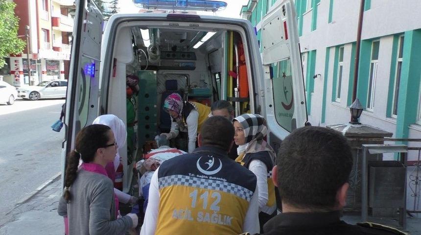 Kavşakta Otomobille &Ccedil;arpışan Cip Takla Attı: 1 &Ouml;l&uuml;, 2 Yaralı