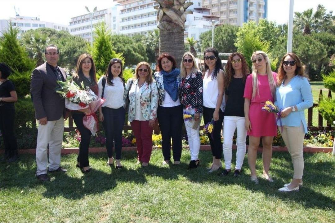 Kuşadası&rsquo;nda Minik &Ouml;ğrencilerin Sertifika Sevinci