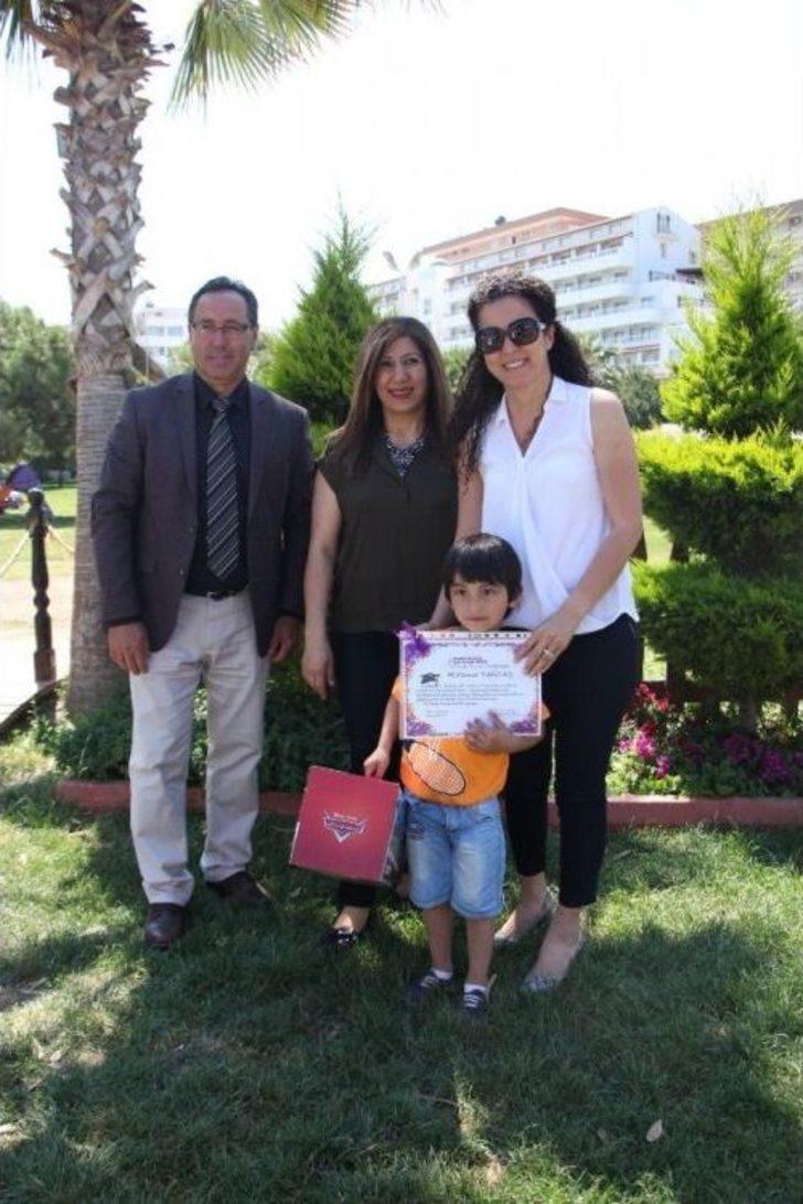 Kuşadası’nda Minik Öğrencilerin Sertifika Sevinci G4