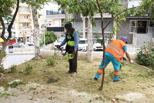 Kuşadası’nda Camiler Ramazan İçin Temizlendi