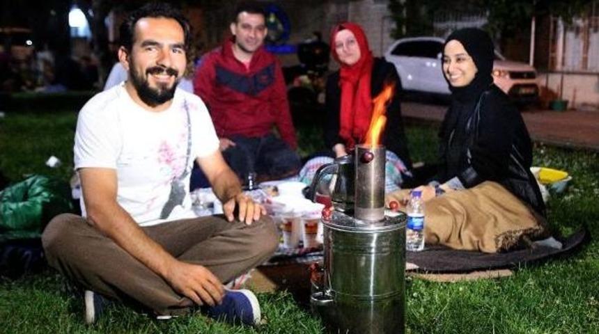 Sultanahmet Meydan'ı Ve Ey&uuml;p Sultan'da Ilk Sahur Heyecanı