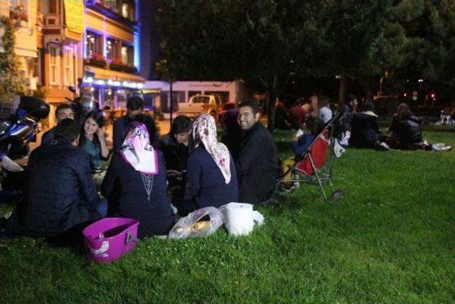 Sultanahmet Meydan'ı Ve Eyüp Sultan'da Ilk Sahur Heyecanı