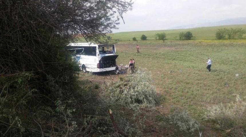 Ankara-&ccedil;ankırı Karayolunda Otob&uuml;s Kazası: 8 &Ouml;l&uuml;,11&rsquo;i Ağır 32 Yaralı