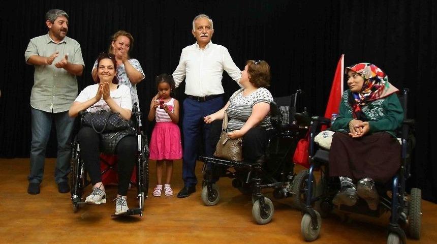 İzmir’in En Büyük Engelliler Merkezi Bayraklı’da Açıldı