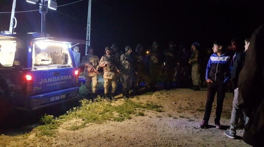 Pompalı T&uuml;fekle Saldırı: 1 &Ouml;l&uuml;, 1 Ağır Yaralı