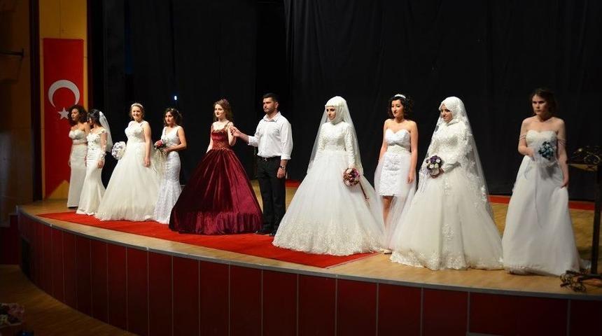 Üniversite Öğrencilerinin "el Emeği, Göz Nuru" Defilesi