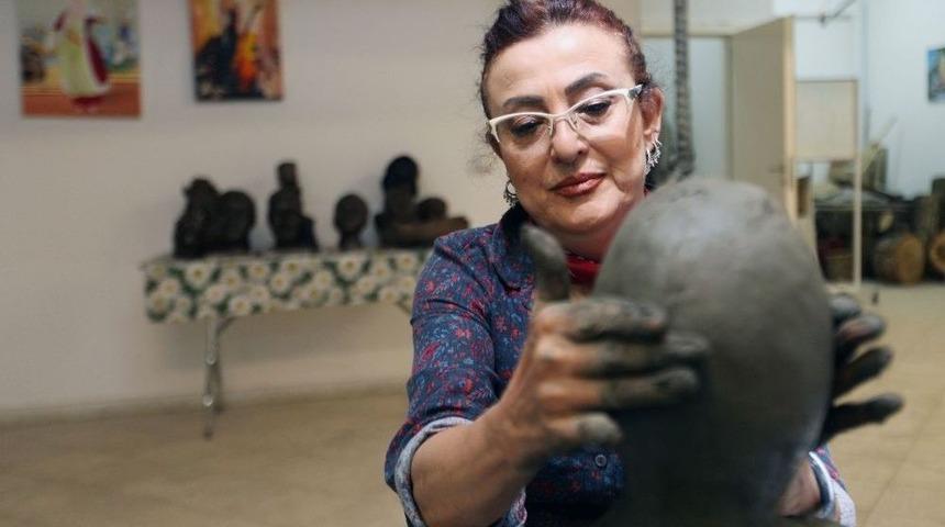 Yenimahalleli Kadınlar Eşlerinin Heykellerini Yapıyor