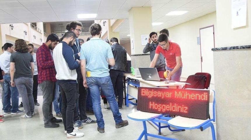 &Ouml;ğrenciler Tasarladığı &Uuml;r&uuml;nler Sergilendi