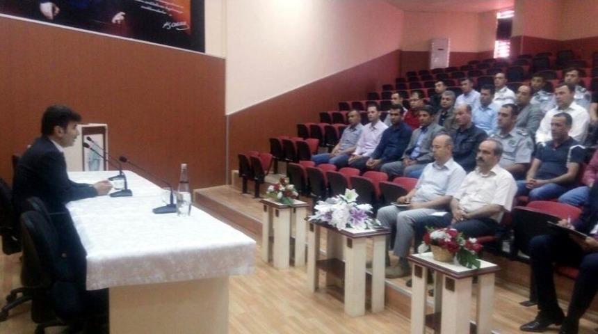 Rekt&ouml;r Karacoşkun &Uuml;niversitede G&uuml;venlik Toplantısı Yaptı