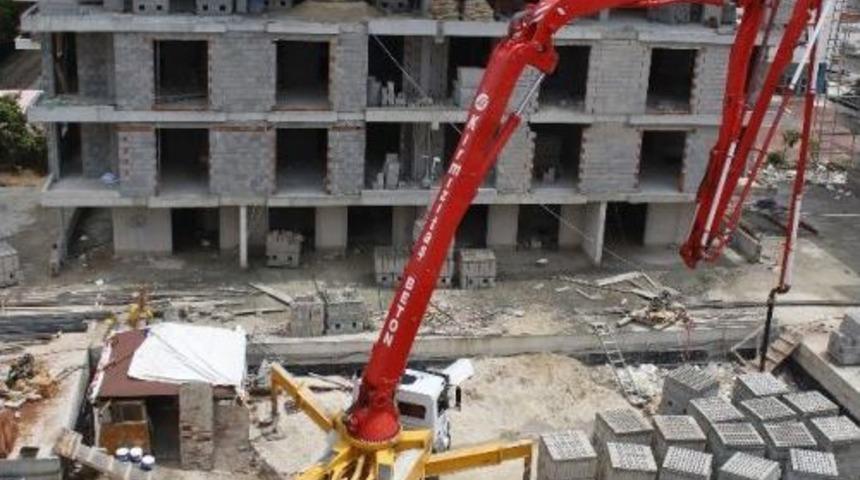 Antalya&rsquo;da &Ccedil;&ouml;ken İnşaatta Şans Eseri Yaralanan Olmadı