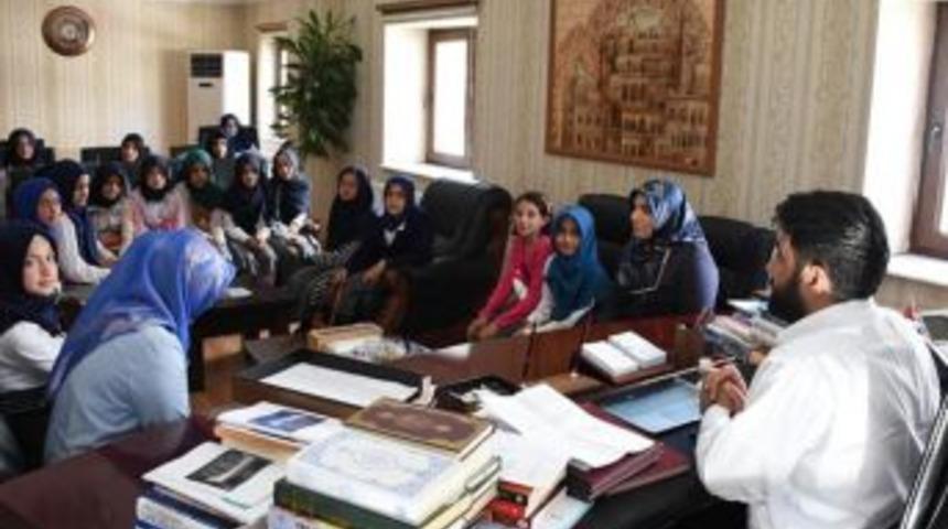 Minik Hafizelerden Mardin M&uuml;ft&uuml;s&uuml;ne Ziyaret