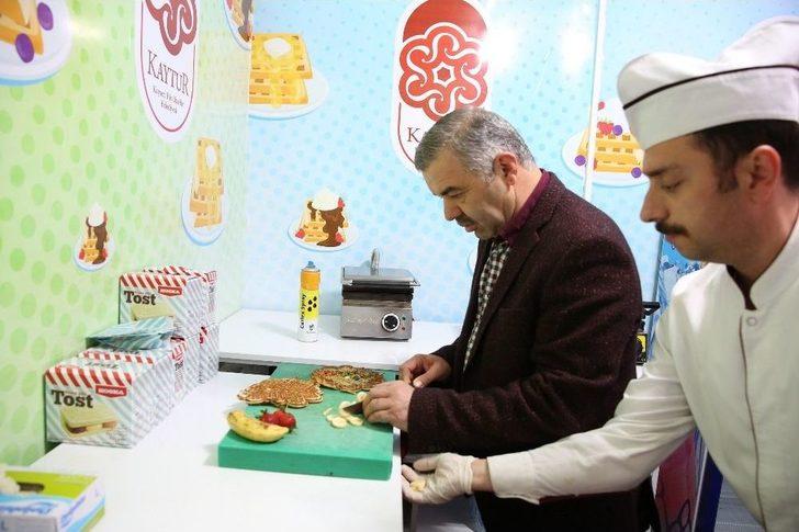 Başkan Çelik Ramazan Sokağı’nın İlk Gününde Vatandaşlarla Bir Araya Geldi G3