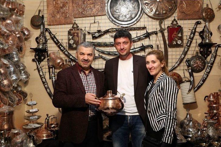 Başkan Çelik Ramazan Sokağı’nın İlk Gününde Vatandaşlarla Bir Araya Geldi G5