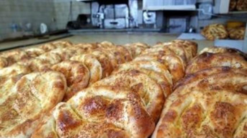 Simav&rsquo;da 325 Gram Ramazan Pidesi 1,5 Tl