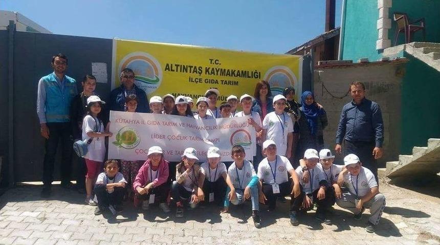 Altıntaş&rsquo;ta Lider &Ccedil;ocuk Tarım Kampı