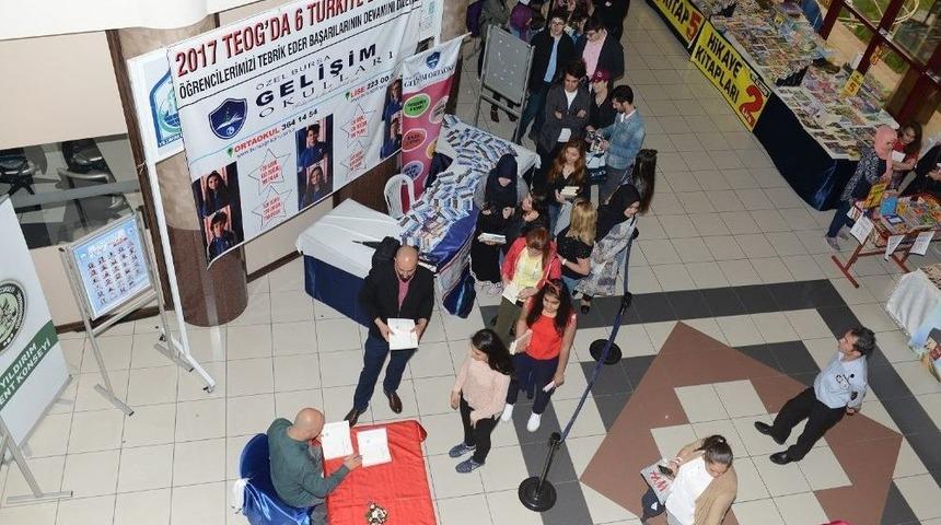 Kahraman Tazeoğlu Yıldırım&rsquo;da Okurlarıyla Buluştu