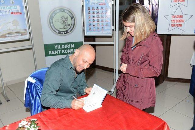 Kahraman Tazeoğlu Yıldırım’da Okurlarıyla Buluştu