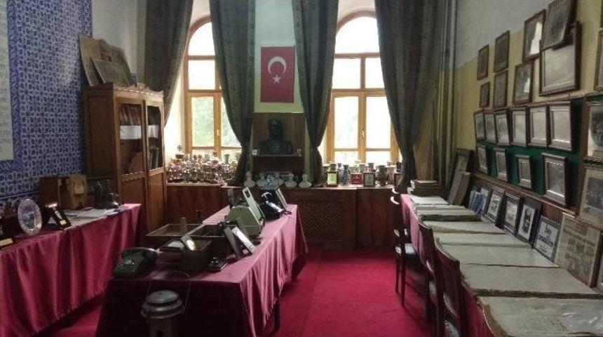 K&uuml;tahya Lisesi M&uuml;zesi Tarihe Işık Tutuyor