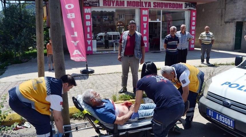 Kozan&rsquo;da Yolda Y&uuml;r&uuml;yen Vatandaş Bı&ccedil;aklandı