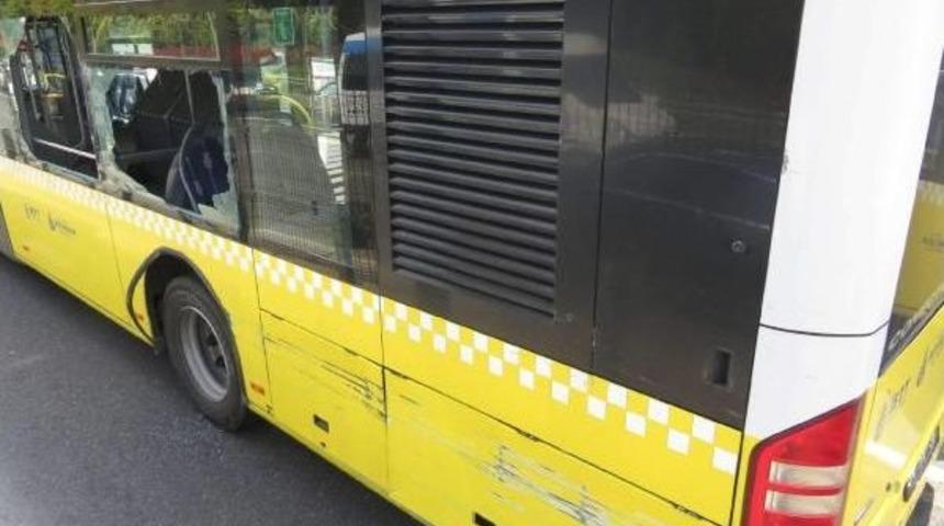 Fotoğraf//metrob&uuml;s Bariyere &Ccedil;arptı;5 Yaralı