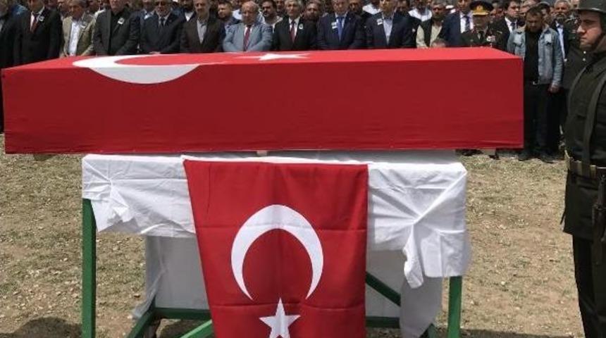 Şehit Uzman &Ccedil;avuş Yavuz Bayram Son Yolculuğuna K&ouml;y&uuml;nde Uğurlandı