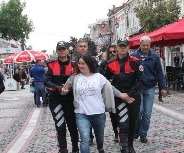 Edirne'de Akademisyenlerin Tutuklanmasına Tepki Göstermek Isteyen 5 Kişi Gözaltında
