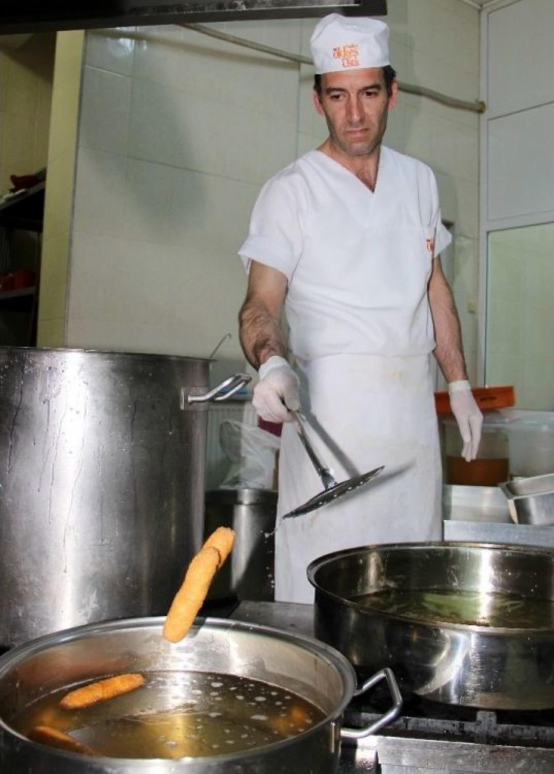 Erzurum&rsquo;da Ramazanın Vazge&ccedil;ilmesi Kadayıf Dolması Yok Satıyor