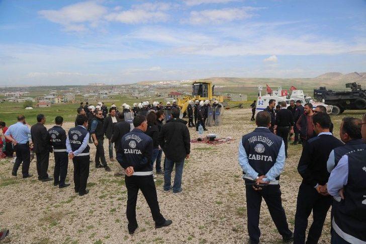 Tuşba’da Görüntü Ve Çevre Kirliliğine Yol Açan Çadırlara Geçit Yok G5