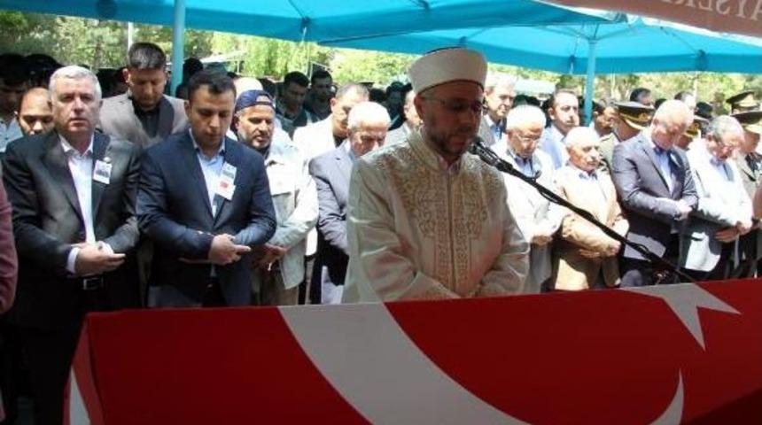 Tend&uuml;rek Şehidi Uzman &Ccedil;avuş Doğan Son Yolculuğuna Uğurlandı (2)