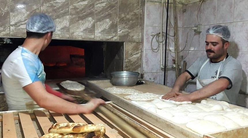 Korkuteli&rsquo;de Ramazan Pidesine Zam Yok