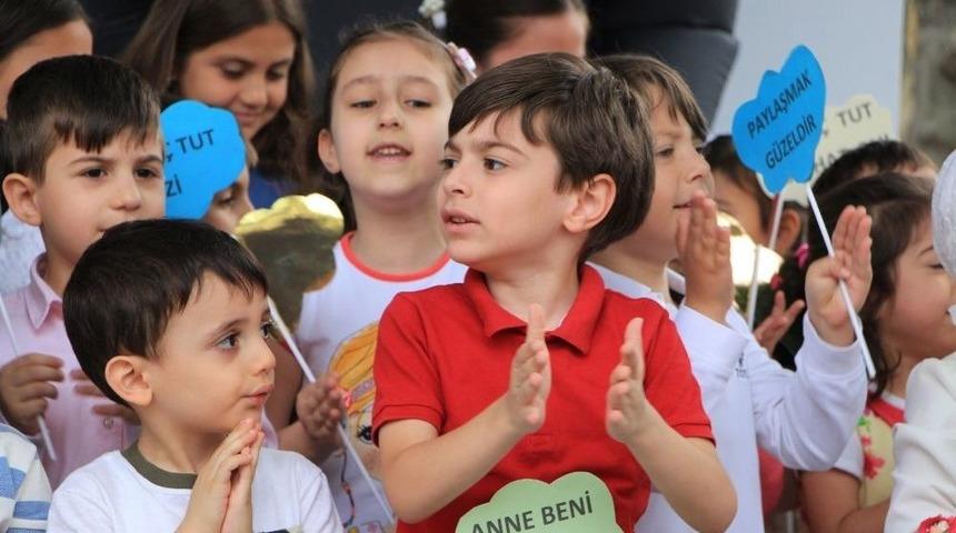 Ramazanın İlk İftarını &Ccedil;ocuklar A&ccedil;tı