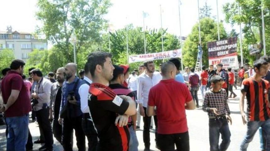 Gaziantepspor Taraftarı Y&ouml;netimi Istifaya &Ccedil;ağırdı