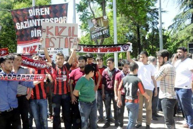 Gaziantepspor Taraftarı Yönetimi Istifaya Çağırdı