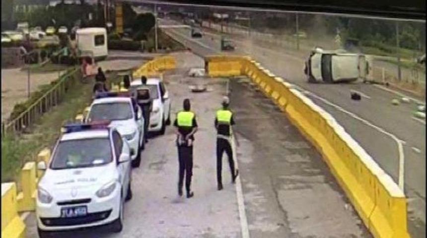 Polis Noktasındaki Kaza Kamerada