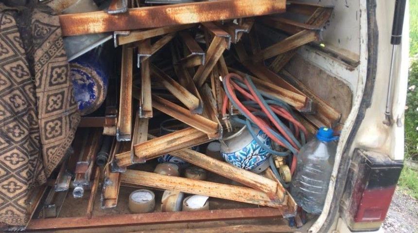 Mermer Ocağındaki Demir Elektrik Direklerini Kesen 2 Kişi Su&ccedil;&uuml;st&uuml; Yakalandı